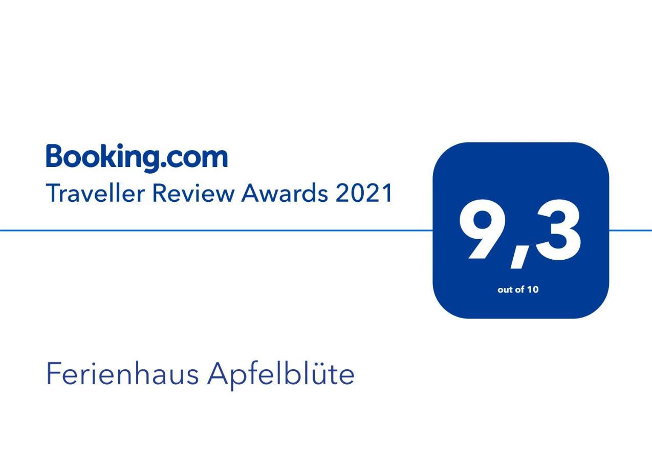 Apfelbluete *